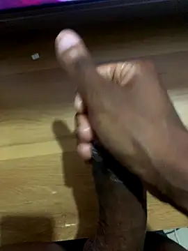 Snapshot of hndrx12 chatting on 09/11/25, 02:39 hndrx12 online show from 09/11/25, 02:39