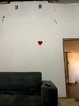 Snapshot of hndrx12 chatting on 10/23/25, 01:43 hndrx12 online show from 10/23/25, 01:43