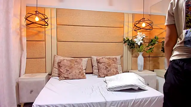 Snapshot of AnnieAndReach chatting on 11/25/25, 07:47 AnnieAndReach online show from 11/25/25, 07:47