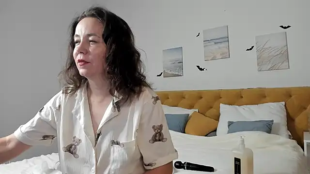 Snapshot of Kira_Adler chatting on 10/28/25, 01:20 Kira Adler online show from 10/28/25, 01:20