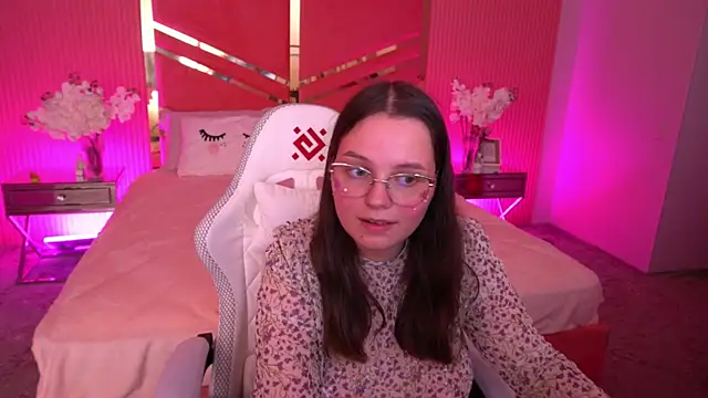 Snapshot of SophieDreamss chatting on 09/13/25, 07:57 SophieDreamss online show from 09/13/25, 07:57