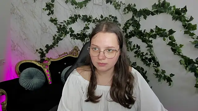 Snapshot of SophieDreamss chatting on 09/24/25, 12:52 SophieDreamss online show from 09/24/25, 12:52