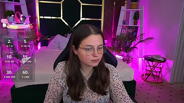 Snapshot of SophieDreamss chatting on 09/30/25, 02:00 SophieDreamss online show from 09/30/25, 02:00