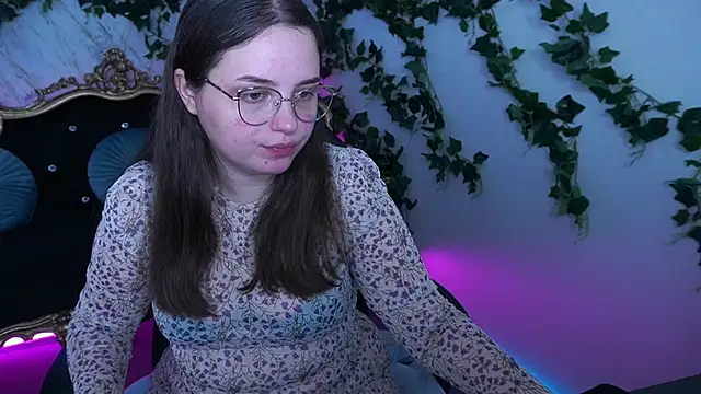 Snapshot of SophieDreamss chatting on 10/08/25, 01:42 SophieDreamss online show from 10/08/25, 01:42