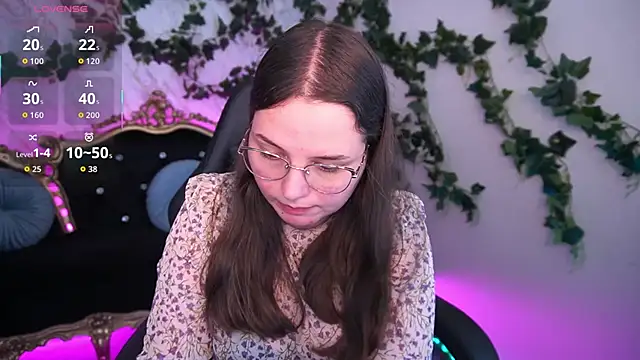 Snapshot of SophieDreamss chatting on 10/15/25, 01:44 SophieDreamss online show from 10/15/25, 01:44