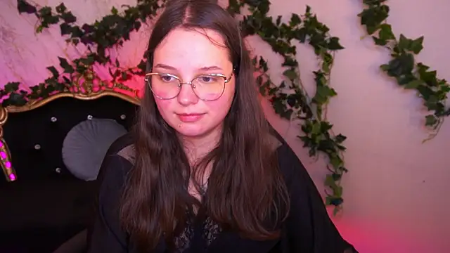 Snapshot of SophieDreamss chatting on 10/28/25, 02:42 SophieDreamss online show from 10/28/25, 02:42