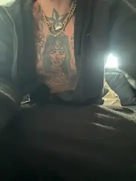 Snapshot of makeyoucum1716 chatting on 10/22/25, 12:27 makeyoucum1716 online show from 10/22/25, 12:27