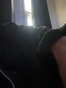 Snapshot of makeyoucum1716 chatting on 11/12/25, 01:33 makeyoucum1716 online show from 11/12/25, 01:33