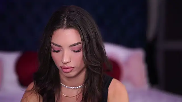 Snapshot of LalaRoze chatting on 11/12/25, 07:57 LalaRoze online show from 11/12/25, 07:57