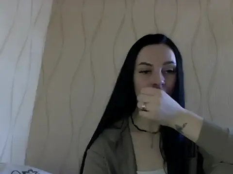 Snapshot of Lulii24 chatting on 12/18/25, 01:06 Lulii24 online show from 12/18/25, 01:06