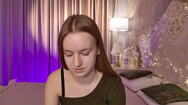 Lucy Shaw online show from 11/22/25, 06:34