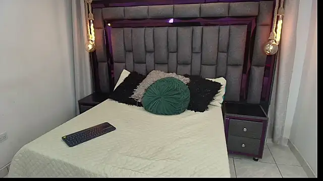 AdelineFiore online show from 10/08/25, 11:41