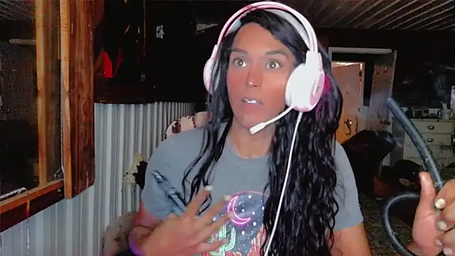 HTXBBY3130 online show from 10/10/25, 02:21