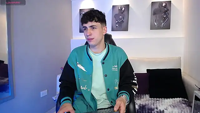 AdrianRinaldi online show from 10/06/25, 08:28