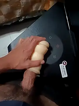 Snapshot of santiidamm chatting on 11/18/25, 06:18 santiidamm online show from 11/18/25, 06:18