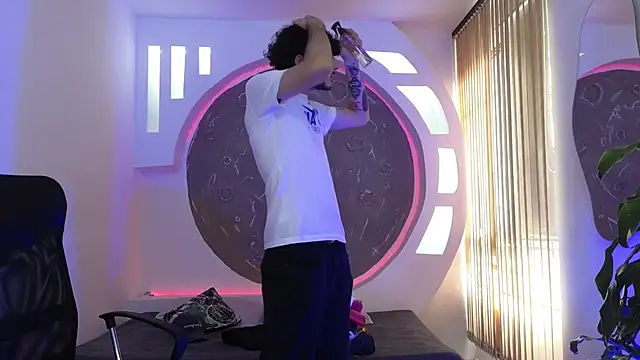 Snapshot of Rafael_Mendezz chatting on 09/16/25, 09:05 Rafael Mendezz online show from 09/16/25, 09:05