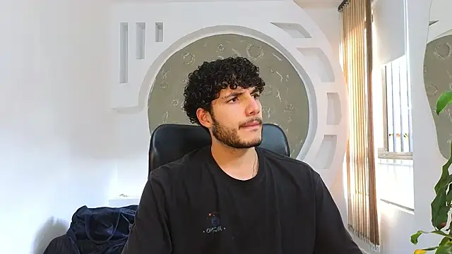 Snapshot of Rafael_Mendezz chatting on 09/21/25, 08:43 Rafael Mendezz online show from 09/21/25, 08:43