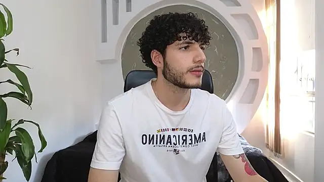 Snapshot of Rafael_Mendezz chatting on 09/23/25, 09:18 Rafael Mendezz online show from 09/23/25, 09:18