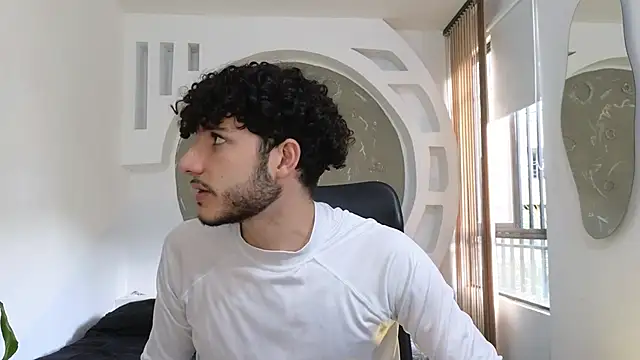 Snapshot of Rafael_Mendezz chatting on 09/24/25, 08:23 Rafael Mendezz online show from 09/24/25, 08:23