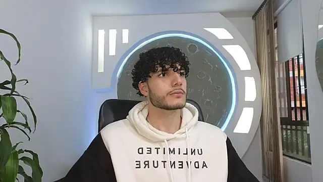 Snapshot of Rafael_Mendezz chatting on 10/01/25, 08:15 Rafael Mendezz online show from 10/01/25, 08:15