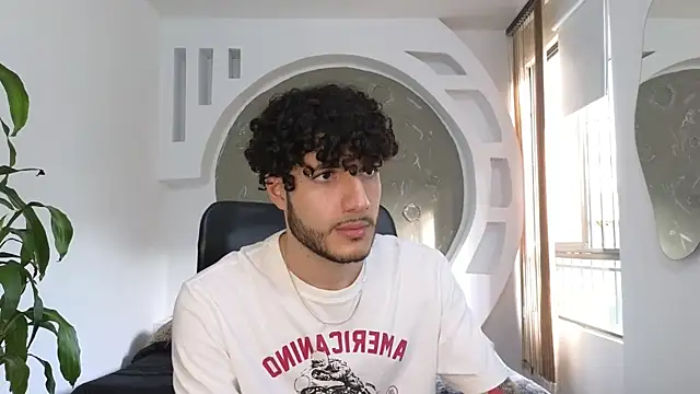 Snapshot of Rafael_Mendezz chatting on 10/10/25, 09:03 Rafael Mendezz online show from 10/10/25, 09:03