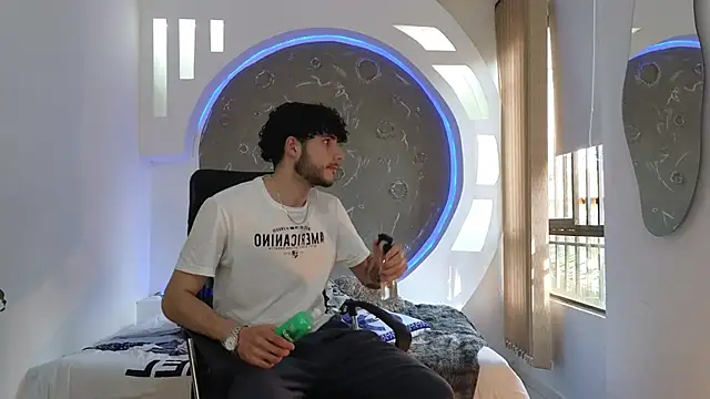 Snapshot of Rafael_Mendezz chatting on 10/29/25, 08:54 Rafael Mendezz online show from 10/29/25, 08:54