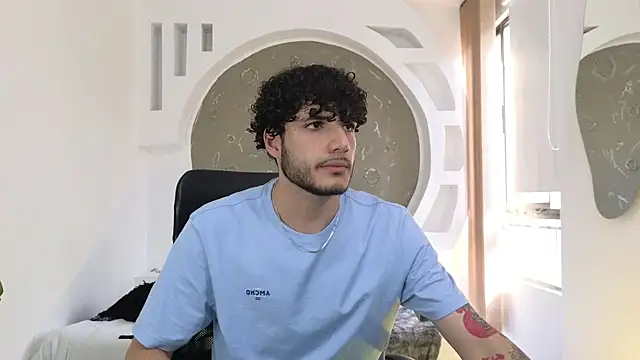 Snapshot of Rafael_Mendezz chatting on 10/31/25, 08:21 Rafael Mendezz online show from 10/31/25, 08:21