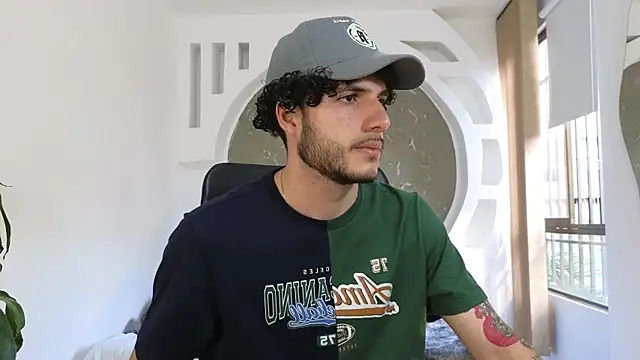 Snapshot of Rafael_Mendezz chatting on 11/02/25, 08:33 Rafael Mendezz online show from 11/02/25, 08:33