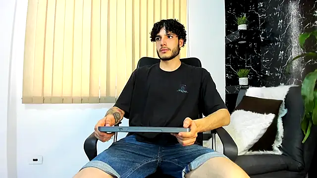 Snapshot of Rafael_Mendezz chatting on 11/07/25, 09:04 Rafael Mendezz online show from 11/07/25, 09:04