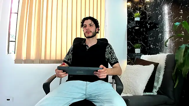 Snapshot of Rafael_Mendezz chatting on 11/08/25, 08:51 Rafael Mendezz online show from 11/08/25, 08:51