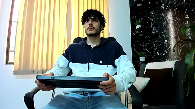 Snapshot of Rafael_Mendezz chatting on 11/19/25, 08:42 Rafael Mendezz online show from 11/19/25, 08:42