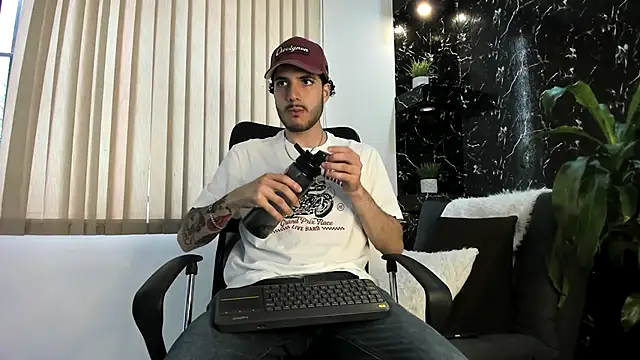 Snapshot of Rafael_Mendezz chatting on 11/20/25, 08:41 Rafael Mendezz online show from 11/20/25, 08:41