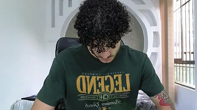 Snapshot of Rafael_Mendezz chatting on 11/25/25, 08:20 Rafael Mendezz online show from 11/25/25, 08:20