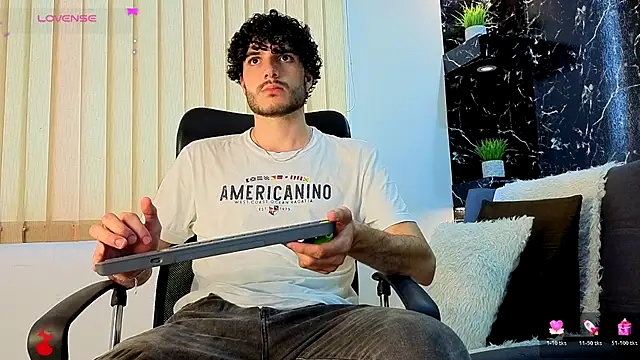 Snapshot of Rafael_Mendezz chatting on 12/03/25, 08:29 Rafael Mendezz online show from 12/03/25, 08:29