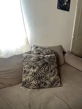 Snapshot of TatiTits chatting on 12/17/25, 07:42 TatiTits online show from 12/17/25, 07:42