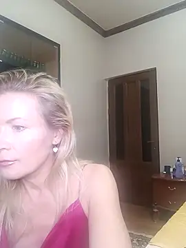 Julia Giulia online show from 10/09/25, 09:24