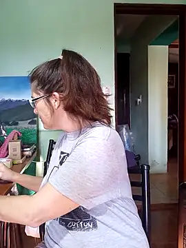 Snapshot of Merida2276 chatting on 10/31/25, 08:21 Merida2276 online show from 10/31/25, 08:21