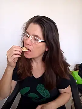 Snapshot of Merida2276 chatting on 11/15/25, 12:02 Merida2276 online show from 11/15/25, 12:02