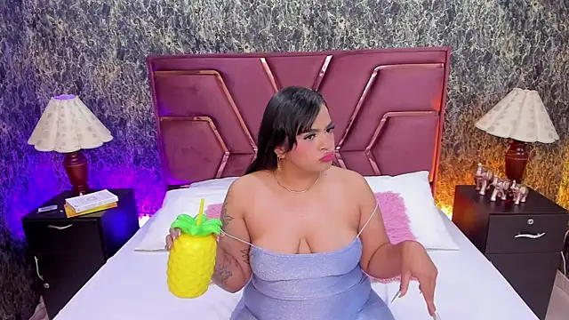 Snapshot of Karina_Andrade chatting on 12/13/25, 08:36 Karina Andrade online show from 12/13/25, 08:36