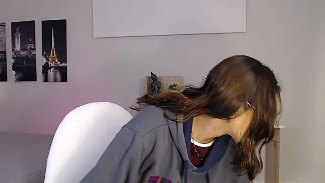 Snapshot of madame_lottie chatting on 09/17/25, 12:40 madame lottie online show from 09/17/25, 12:40