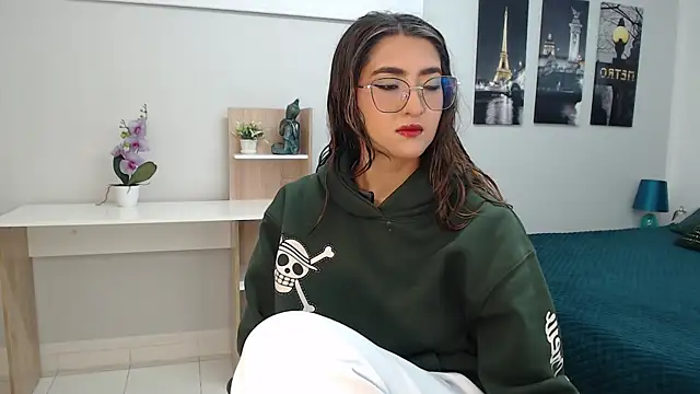 Snapshot of madame_lottie chatting on 10/15/25, 12:27 madame lottie online show from 10/15/25, 12:27