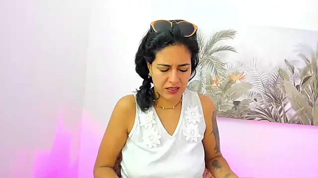 Snapshot of hadeom_ chatting on 09/30/25, 02:55 hadeom online show from 09/30/25, 02:55