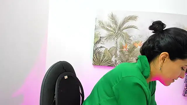 Snapshot of hadeom_ chatting on 10/01/25, 03:18 hadeom online show from 10/01/25, 03:18