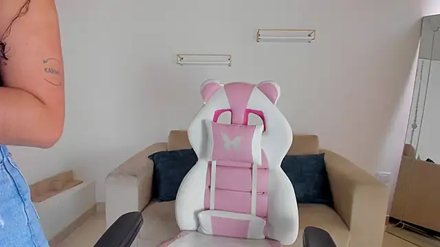 april smiith online show from 09/19/25, 12:28