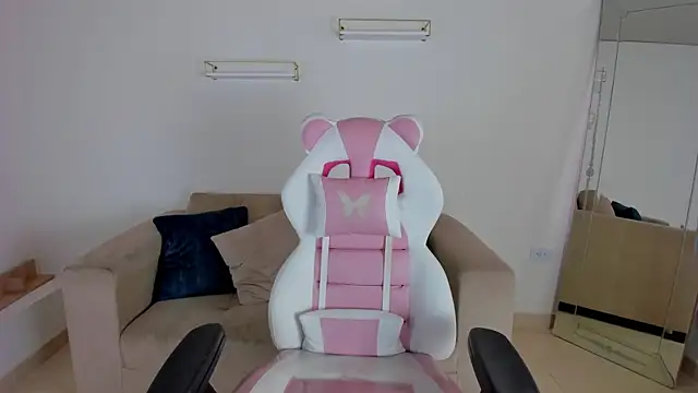 april smiith online show from 09/27/25, 12:21