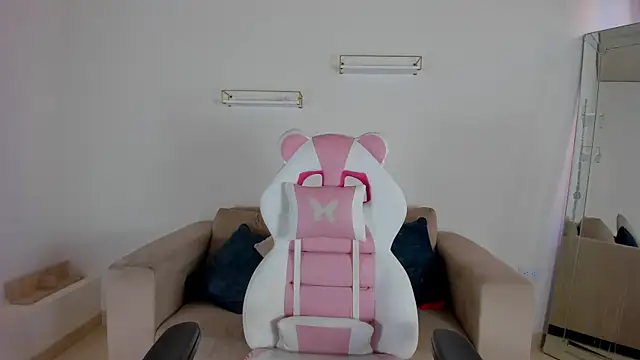 april smiith online show from 10/15/25, 12:16