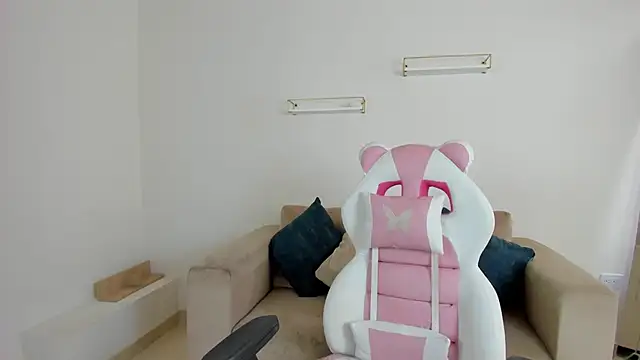 april smiith online show from 11/19/25, 12:16