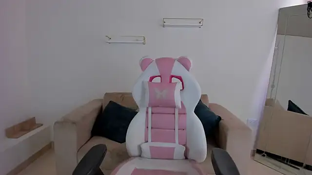 april smiith online show from 12/01/25, 04:12