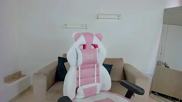 april smiith online show from 12/04/25, 12:58