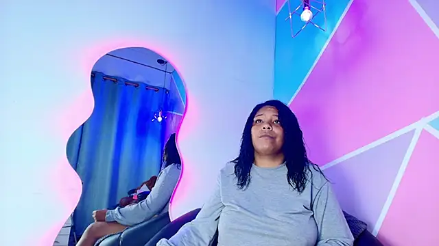 Snapshot of naomi_campbel_ chatting on 11/05/25, 09:04 naomi campbel online show from 11/05/25, 09:04